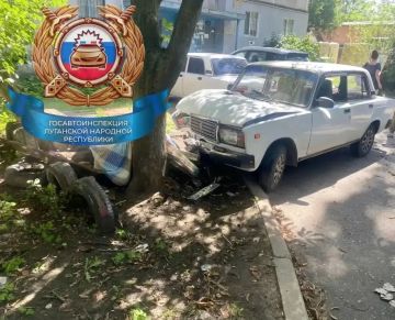 Полиция устанавливает обстоятельства вчерашней аварии на Левченко в Луганске