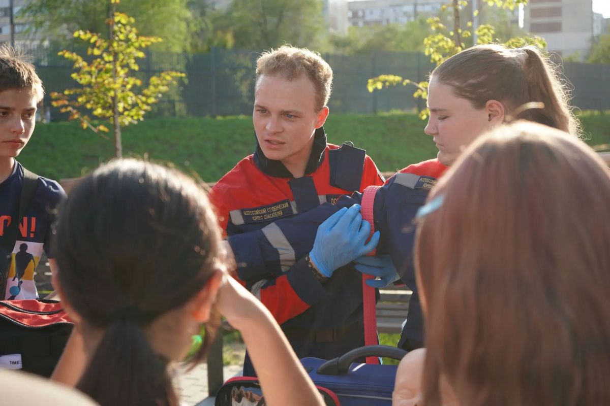 Инструкторы ЛугРО ВСКС провели «Городок безопасности» для детей Луганска