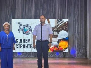 Константин Бутримов: Те, кто возводит будущее: в ЛНР чествовали героев строительной отрасли