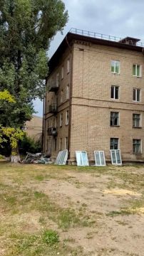 В Молодогвардейске Курганские бригады продолжают восстановительные работы социального общежития