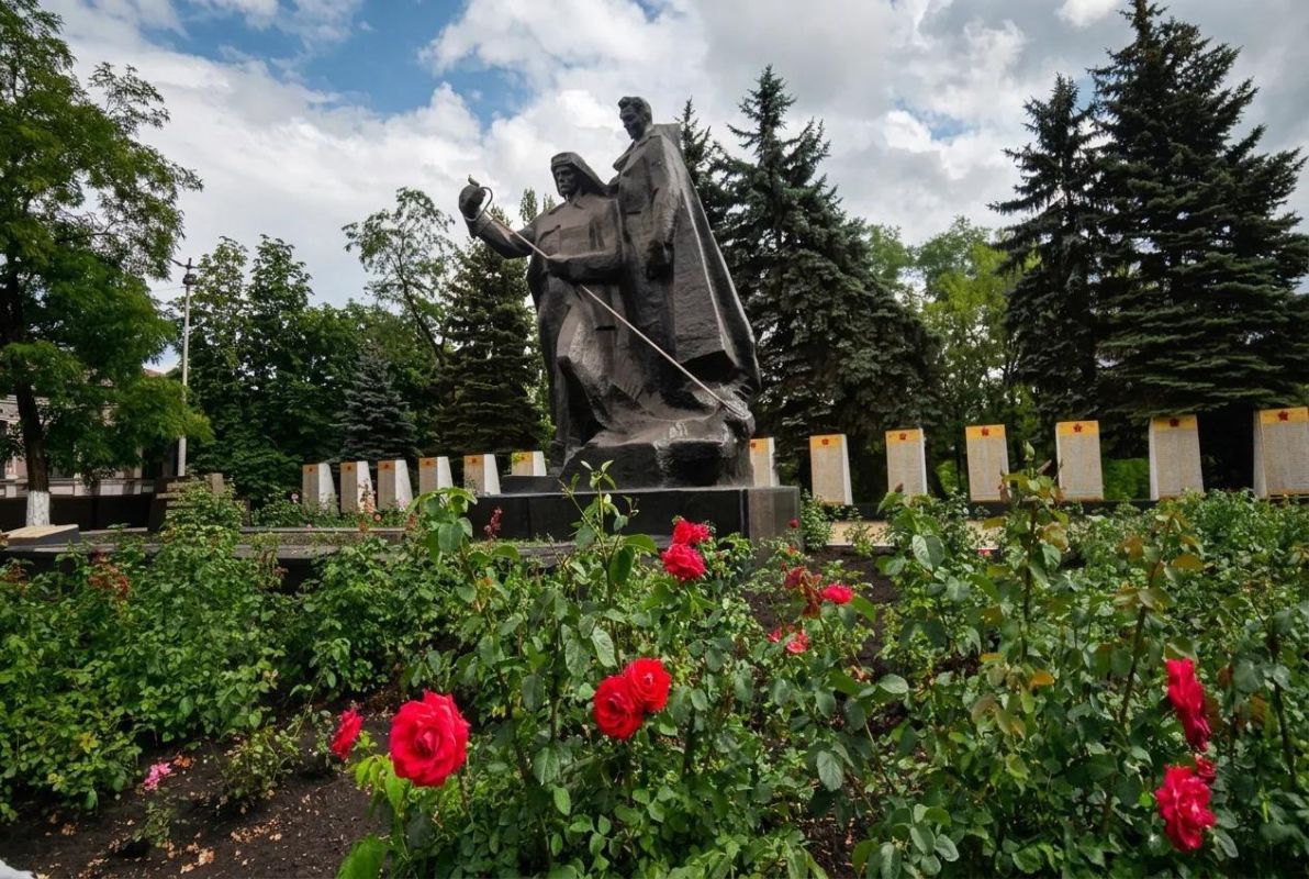 На Алчевском металлургическом комбинате рассказали, как благоустраивают территорию вокруг промышленного гиганта