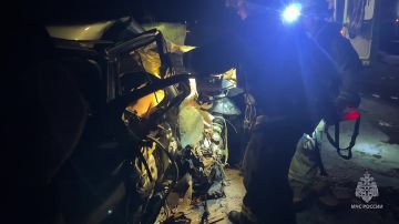 В Луганске спасатели деблокировали пассажира из разбитой легковушки