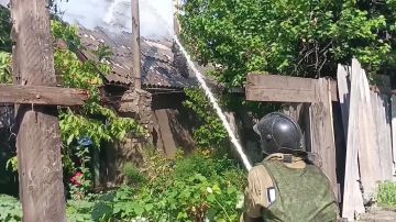 После удара ВСУ в Луганске загорелся дом в частном секторе
