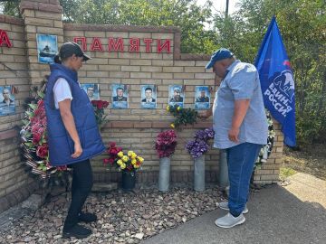 Память о героях. Сегодня, 11 августа, депутат Совета городского округа города Красный Луч Шахов Игорь Викторович вместе с активистами и сторонниками партии «Единая Россия» провел памятную акцию в честь двенадцати героически...