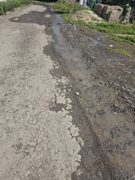 Жители улицы Гражданской в Луганске несколько дней ждут воды