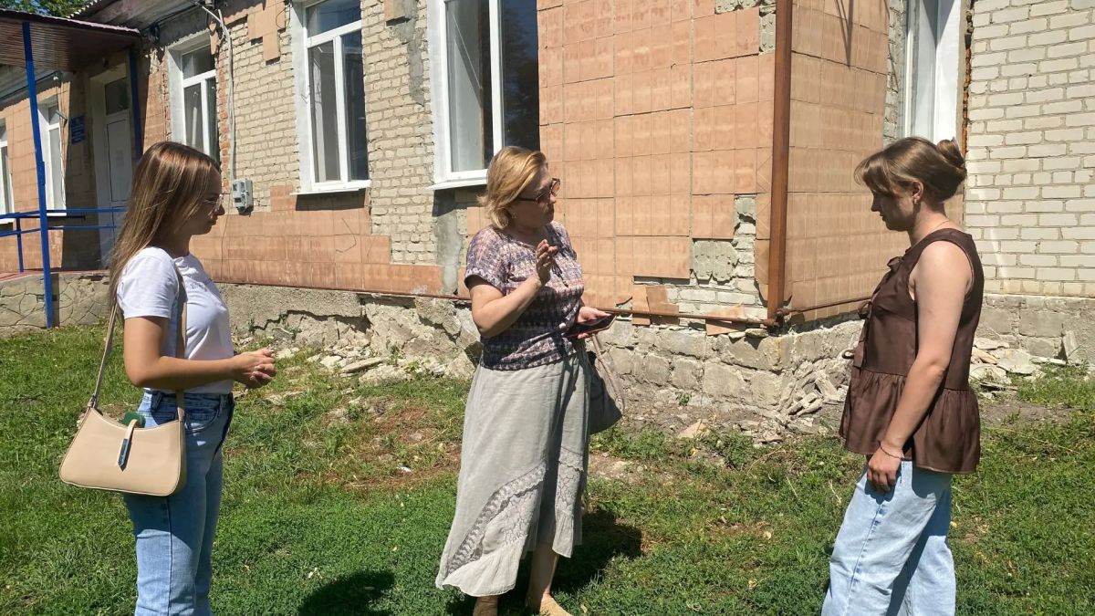 Меловская библиотека обновляется: единороссы проверили ход ремонта