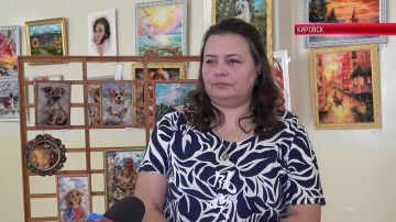 КИРОВСК. ИЗ МОТКА НИТОК — В ШЕДЕВР В Кировске в клубе «Кудесники» раскрыли секрет шерстяной магии