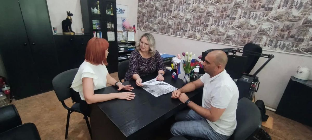 Сегодня руководитель ТО ГКУ «РЦЗН ЛНР» в Беловодском районе Елена Нартова провела рабочую встречу с руководителем по развитию офисных продаж Управления розничного бизнеса и клиентского обслуживания луганского филиала ПАО...