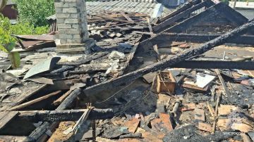 В Стаханове спасатели не дали огню уничтожить жилой дом