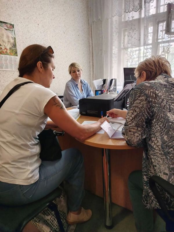 Специалисты сектора территориального координационного центра системы долговременного ухода отдела организации социального обслуживания филиала № 13 ГКУ ЛНР «РЦСЗН» в г. Красный Луч продолжают консультировать граждан по...