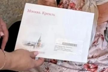Начальник отдела по ОЖД пгт Ленинский Татьяна Балицкая поздравила с юбилеем жительницу поселка Завгороднюк Нину Алексеевну