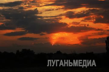 Ярких красок в ленту. Невероятный закат в Лутугино