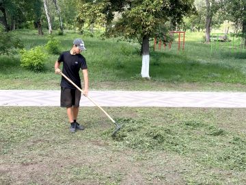 Алчевские подростки получают первый трудовой опыт