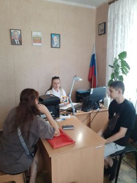 В Великой Черниговке родителям помогли настроить доступ к электронным дневникам учащихся