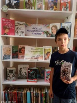 В Перевальской библиотеке-филиале № 20 оформлена книжная выставка «Молодёжь на книжной волне»