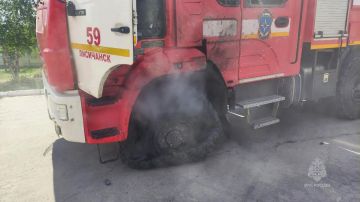 В Лисичанске БПЛА атаковал пожарную машину МЧС, спасатели успели покинуть кабину
