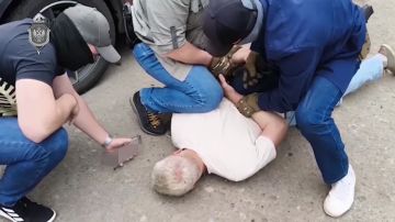 В Новопскове за дачу взятки задержали троих руководителей коммерческих организаций