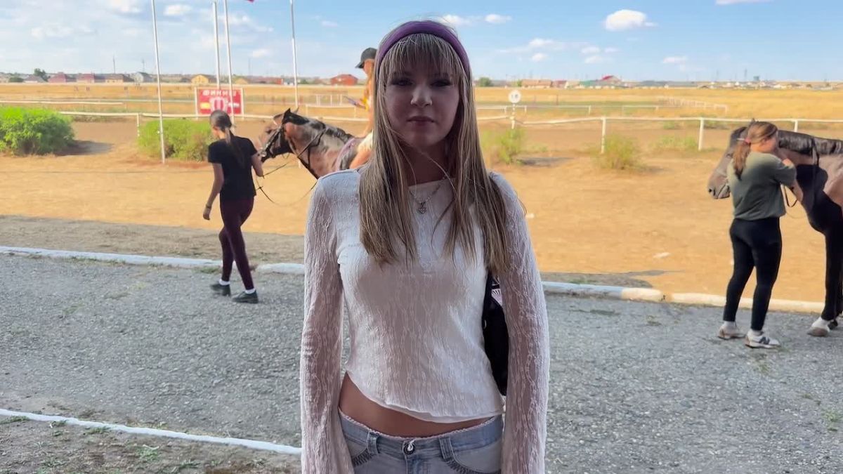 Ребята из Антрацита, которые отдыхают в Калмыкии, помимо пребывания на территории лагеря "Лесная сказка", выезжают в столицу республики, где знакомятся с новыми видами активности