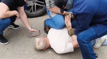 Руководители коммерческих организаций получили сроки за попытку дать взятку в ЛНР
