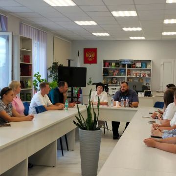 В Ровеньках прошла встреча депутата Ивана Санаева с активной молодёжью