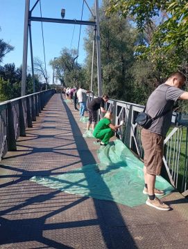 Акция по благоустройству проходит в парке Горького накануне юбилея