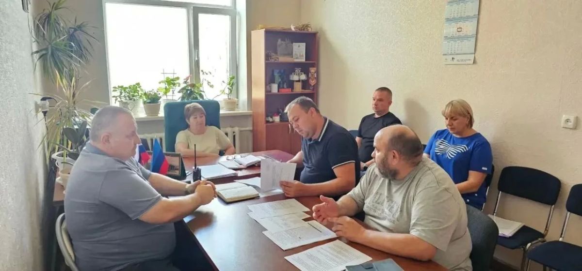 В Администрации Троицкого муниципального округа прошло совещание, на котором обсудили вопрос об осуществлении деятельности на территории муниципального округа НКО «Единый региональный фонд по управлению многоквартирными...