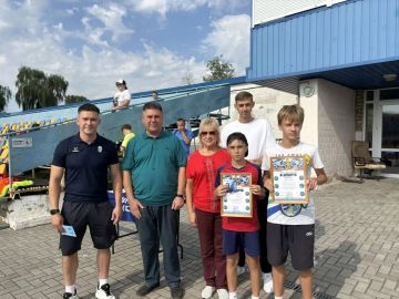 Сегодня глава Станично-Луганского МО Альберт Зинченко совместно с секретарём Единой России Станично-Луганского МО Татьяной Пономаревой и депутатом Единой России Коротаевым Игорем Сергеевичем приняли участие в открытии...
