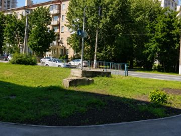 После публикации в парке имени Щорса в Луганске навели порядок
