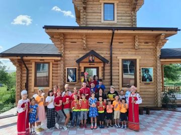 Зинаида Наден: Праздник «Медовый Спас». При содействии актива партпроекта «Российское село» коллектив школы- интерната, по сложившейся традиции, под руководством Семеновой Татьяны Викторовны подготовили для детей интересный...