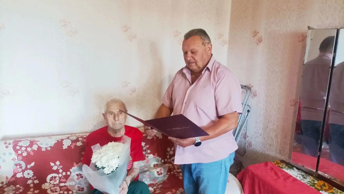 Ветераны всегда в строю!. Свой 90-летний юбилей отметил Почётный мастер спорта по городошному спорту Николай Дмитриевич Зубов — человек, чьё имя неразрывно связано со спортивной славой Стаханова