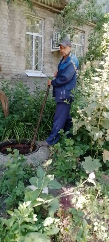 В Красном Луче продолжаются ежедневные работы по благоустройству