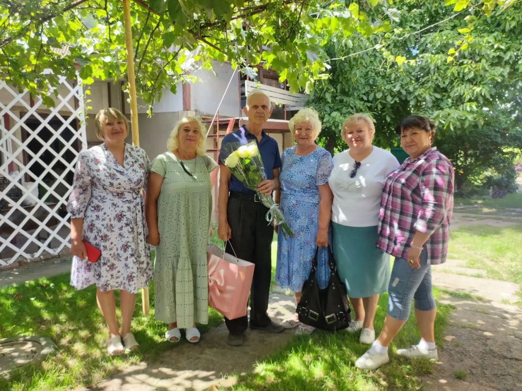 В пгт Щетово состоялось тёплое и торжественное поздравление с юбилеем Александра Михайловича Зайнулина — человека, чьё имя прочно связано с историей посёлка и судьбой его жителей