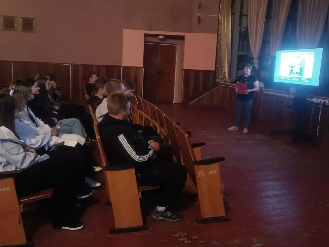 В Доме культуры посёлка Червоный Прапор прошла беседа по профилактике экстремизма в интернете
