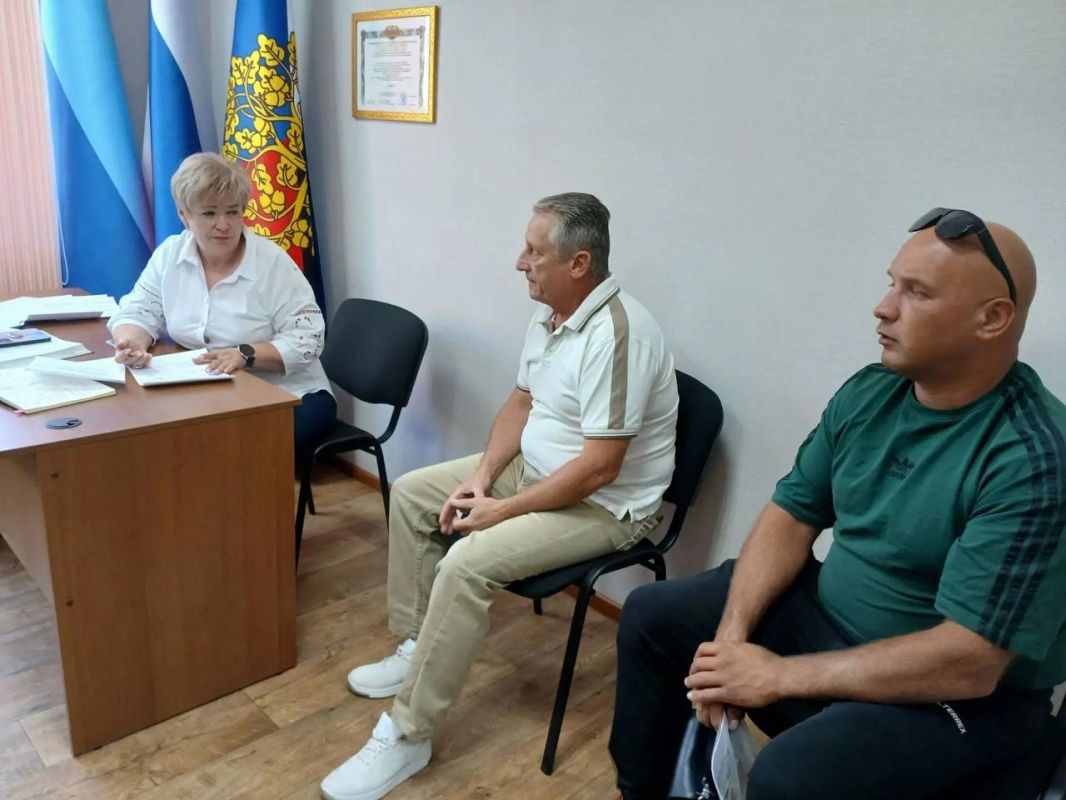 Работа с обращениями жителей продолжается