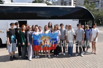 На творческий форум в Москву отправилась делегация из ЛНР