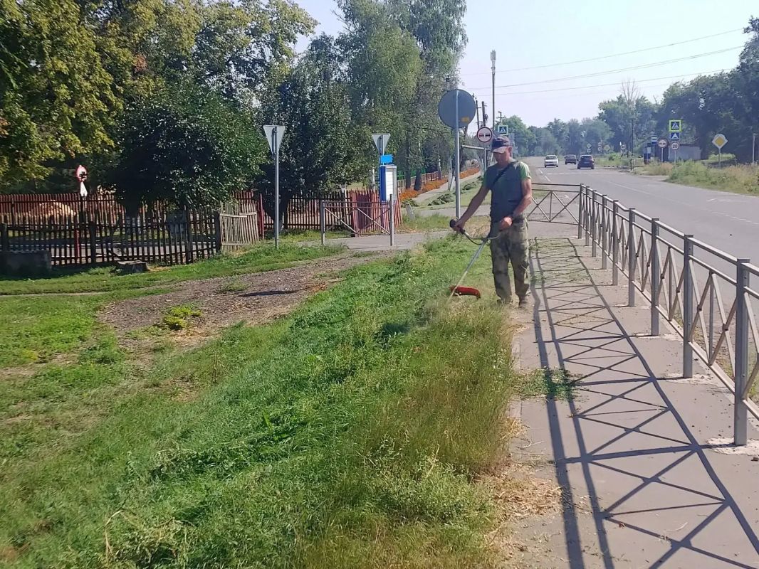 В населенных пунктах Белокуракинского округа активно ведутся работы по покосу сорной растительности