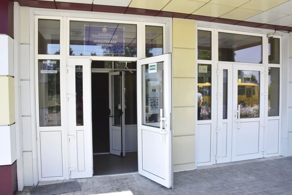 В ЛНР продолжается подготовка школ к 1 сентября