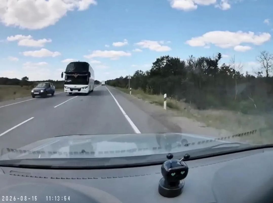 Водитель автобуса попался на нарушении ПДД по видео в интернете