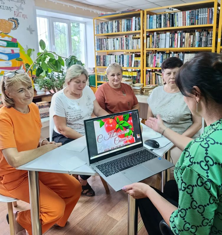 В библиотеке посёлка Центральный прошли тематические посиделки «Яблочный Спас собрал сегодня нас»