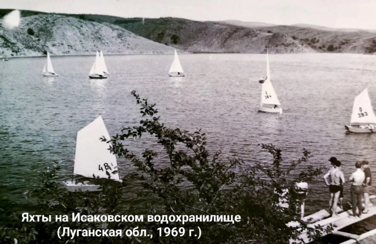 И пока лето еще не ушло, коллеги из Архивной службы ЛНР делятся фотографиями наших металлургов под парусами
