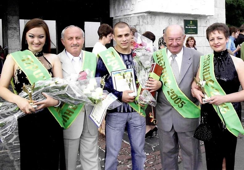 ОБЗОР ПРЕССЫ «ДОНБАСС ВОСТОЧНЫЙ»: Завод имени Макаренко