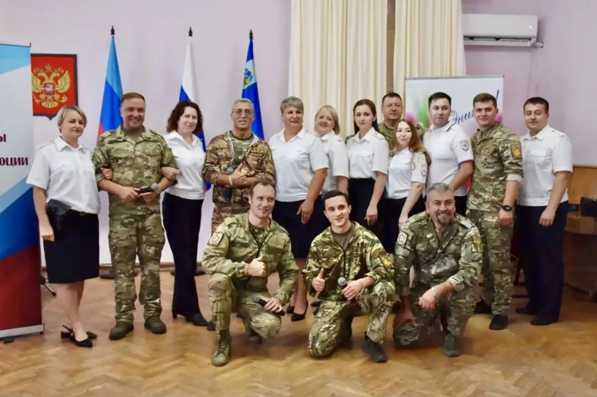 В День офицеров брянковские полицейские получили новые звания и благодарности