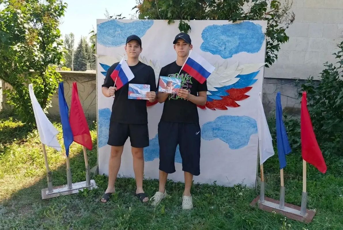 ТРИ ЦВЕТА — ОДНА ДУША. В канун одного из главных государственных праздников — Дня Государственного флага Российской Федерации, который ежегодно отмечается 22 августа, сотрудники отдела культуры, молодежной политики и спорта...