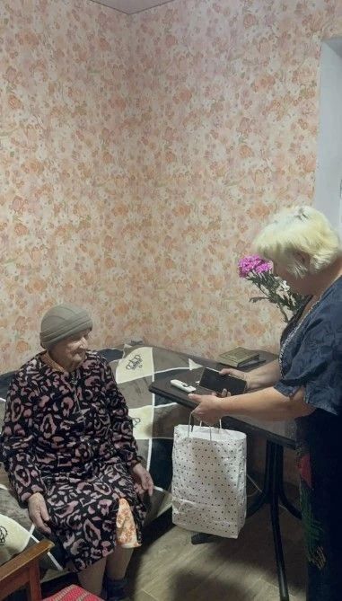 «Годы — не помеха для добрых дел»: активисты ТОС «Надежда» поздравили Раису Даниловну Левицкую с 91летием