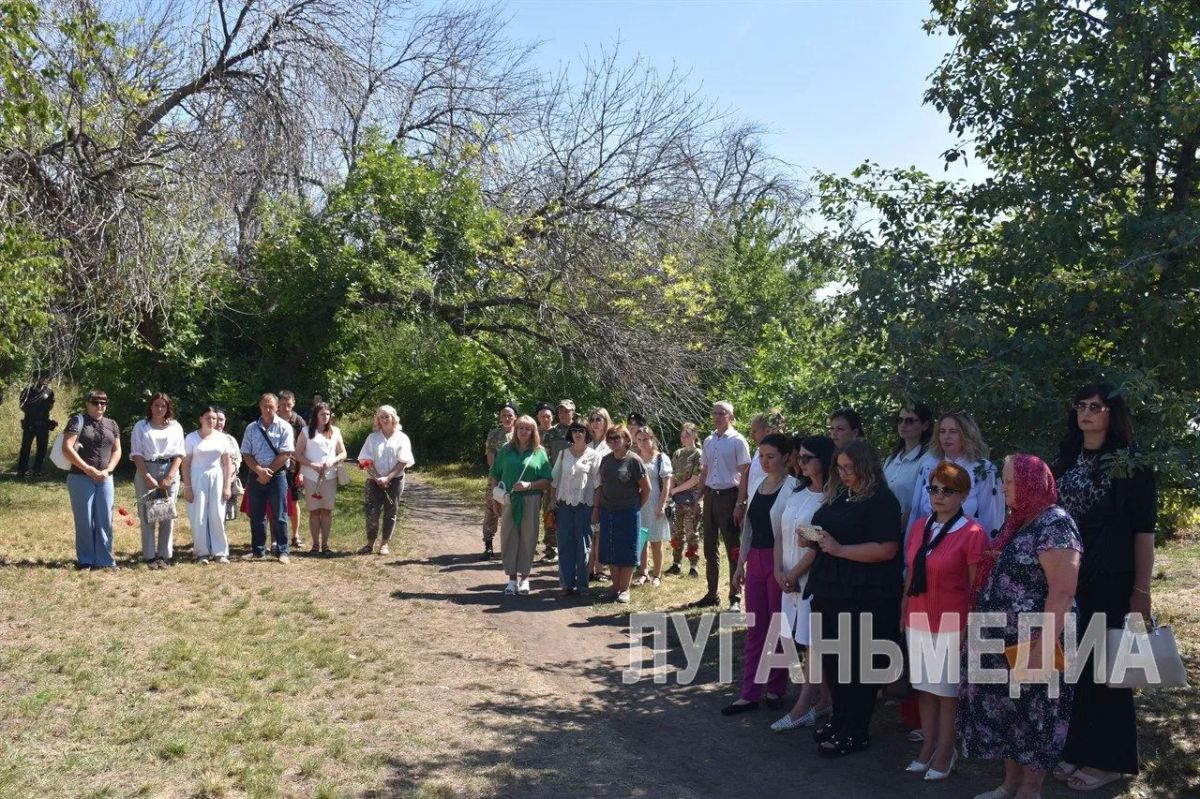 Жители Ровеньков почтили память погибших 12 лет назад в результате удара баллистической ракеты «Точка-У»
