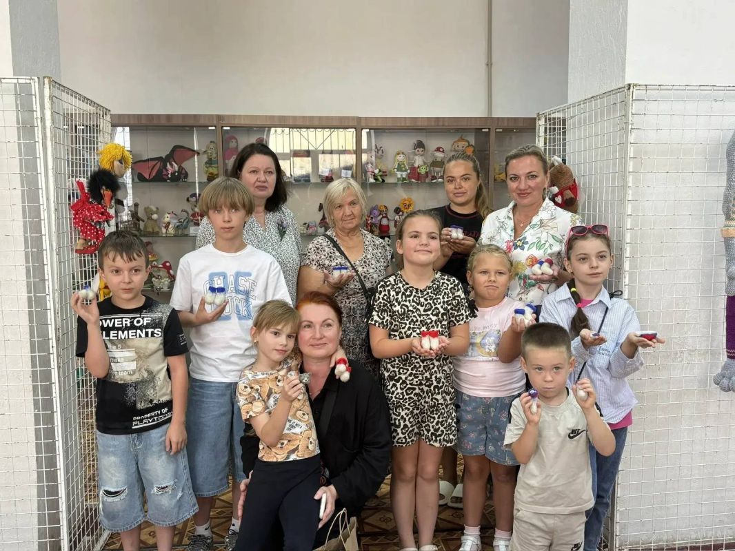 Творчество в цветах российского триколора
