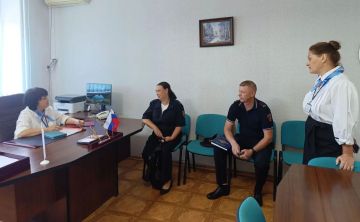 Руководитель территориального отделения ГКУ «Республиканский центр занятости ЛНР» в г. Брянке Наталья Дымовских встретилась с начальником и представителем кадровой службы ОМВД России «Брянковский»