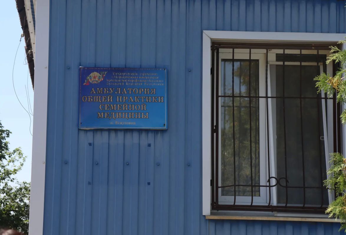 Заместитель управления ЖКХ Администрации Антрацитовского муниципального округа Станислав Гордийко провёл рабочую встречу с представителем Министерства по строительству, транспорту и дорожному хозяйству Республики Калмыкия, а...