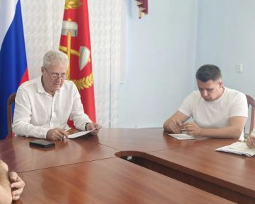 Сегодня провел внеочередное заседание комиссии по предупреждению и ликвидации чрезвычайных ситуаций и обеспечению пожарной безопасности при Администрации округа