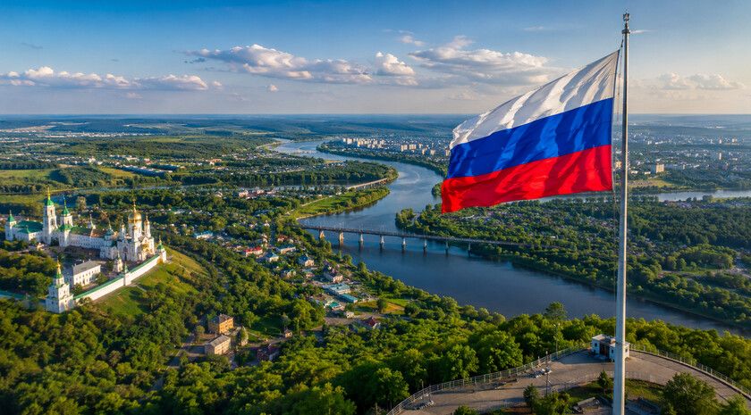 Путин поздравил россиян с Днём государственного флага